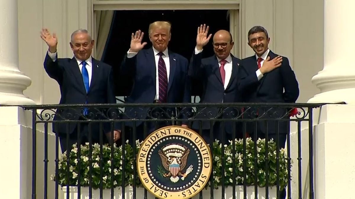 Israeli Prime Minister Benjamin Netanyahu, from left, President Donald Trump, Bahrain Foreign Minister Khalid bin Ahmed Al Khalifa and United Arab Emirates Foreign Minister Abdullah bin Zayed al-Nahyan wave after a signing ceremony outside the White House on Tuesday.