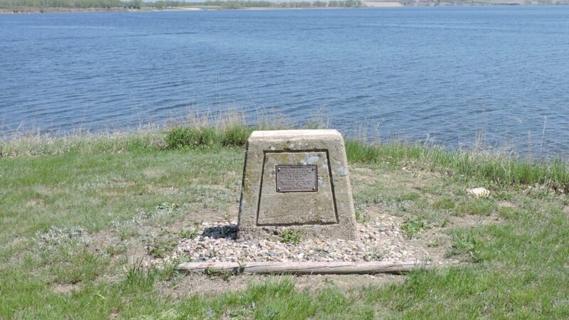 Orignial monument to Hugh Glass seen today.